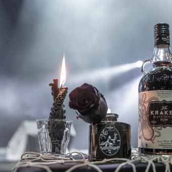 Kraken Black Spiced Rum 1Ltr Candle Gift Pack